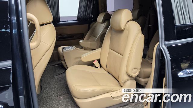 Kia Canival 2015 — photo 17