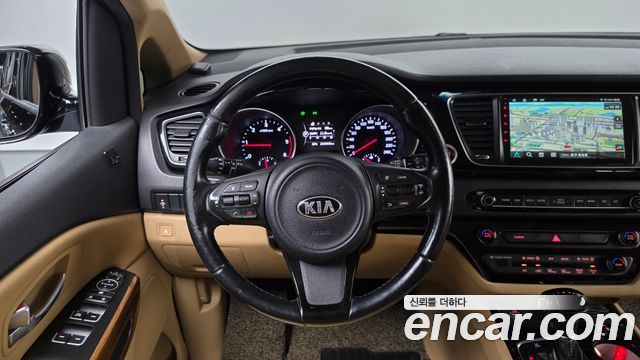 Kia Canival 2015 — photo 18