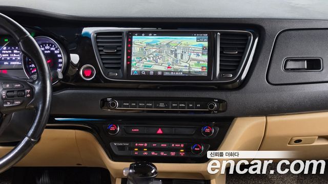 Kia Canival 2015 — photo 19