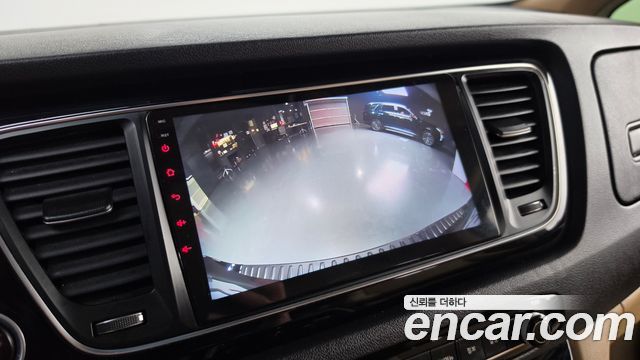 Kia Canival 2015 — photo 20