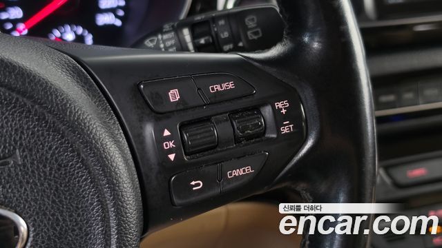 Kia Canival 2015 — photo 23