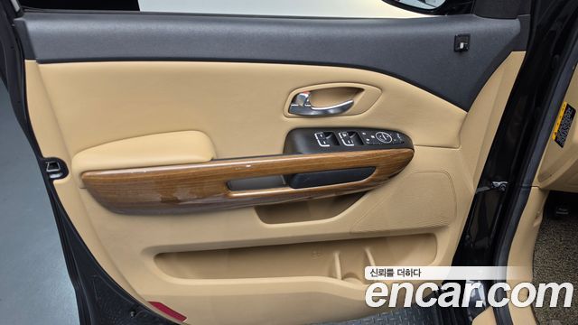 Kia Canival 2015 — photo 14