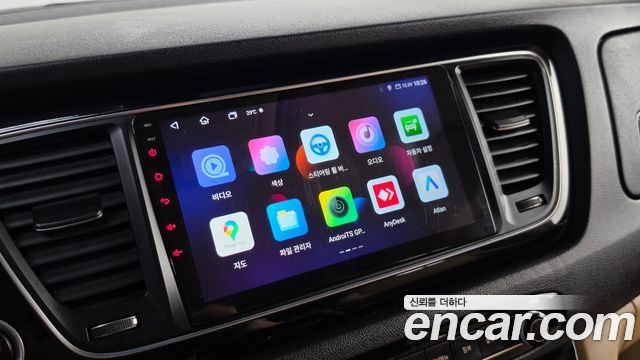 Kia Canival 2015 — photo 30