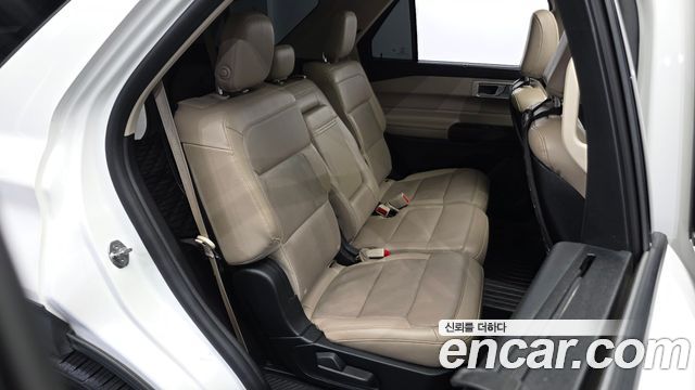Ford Explorer 2020 — photo 18
