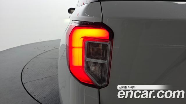 Ford Explorer 2020 — photo 9