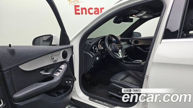 Mercedes-Benz GLC-Class 2021 — photo 13