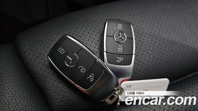 Mercedes-Benz GLC-Class 2021 — photo 23