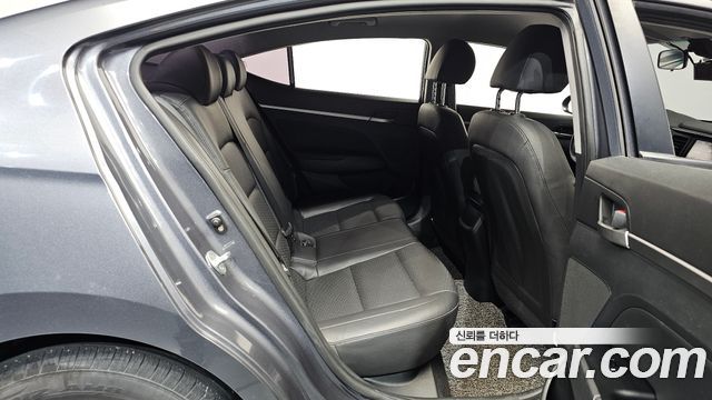 Hyundai AVANTE 2020 — photo 18