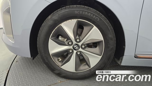 Hyundai Ioniq 2018 — photo 31