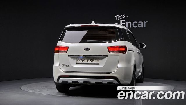 Kia Canival 2016 — photo 4