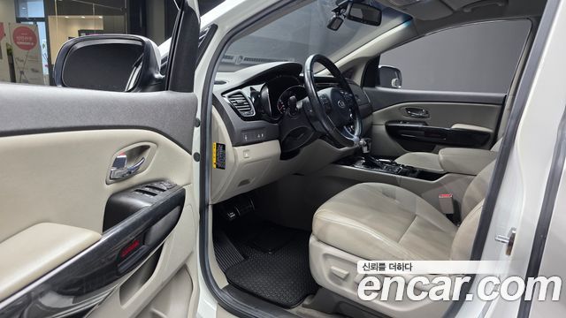 Kia Canival 2016 — photo 10