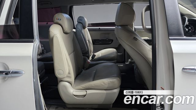 Kia Canival 2016 — photo 11