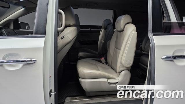 Kia Canival 2016 — photo 12