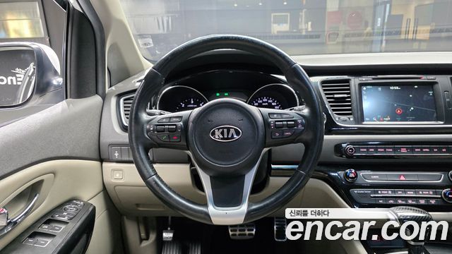 Kia Canival 2016 — photo 14