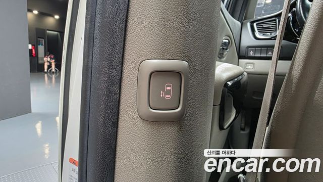 Kia Canival 2016 — photo 18
