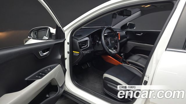 Kia Stonic 2018 — photo 10