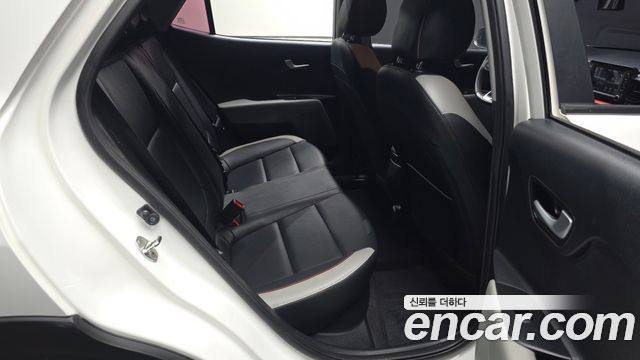Kia Stonic 2018 — photo 11