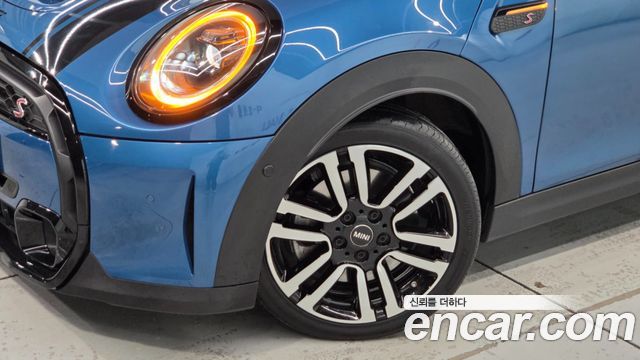 Mini Cooper 2024 — photo 3