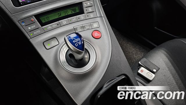 Toyota Prius 2014 — photo 12