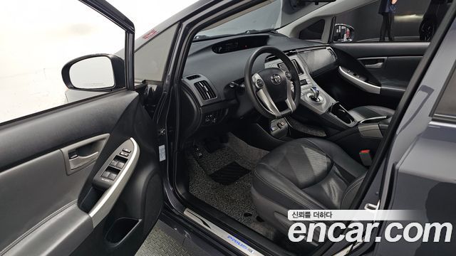 Toyota Prius 2014 — photo 17