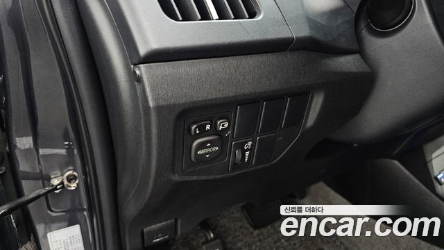 Toyota Prius 2014 — photo 24