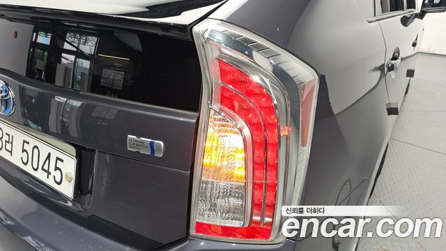 Toyota Prius 2014 — photo 9