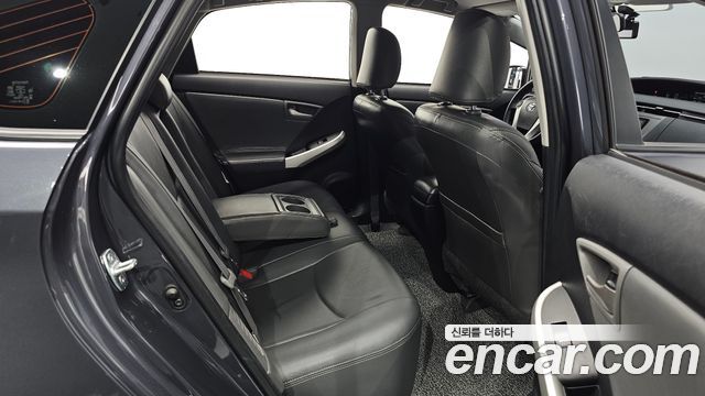Toyota Prius 2014 — photo 16