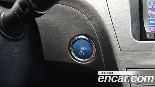 Toyota Prius 2014 — photo 28