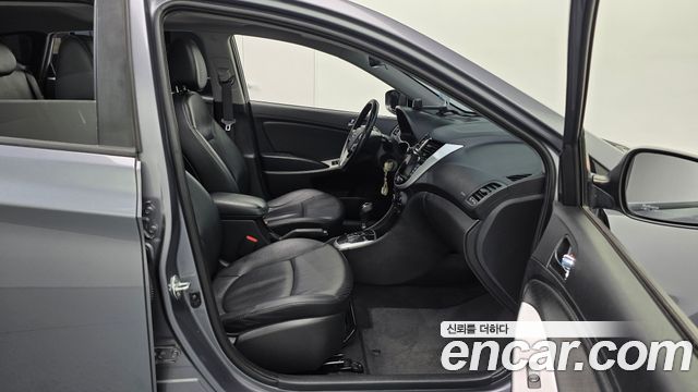 Hyundai Accent 2014 — photo 17