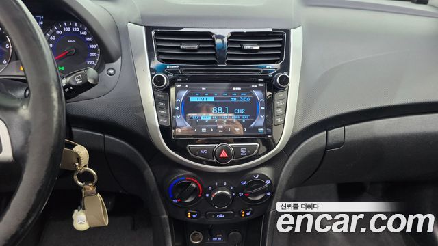 Hyundai Accent 2014 — photo 20