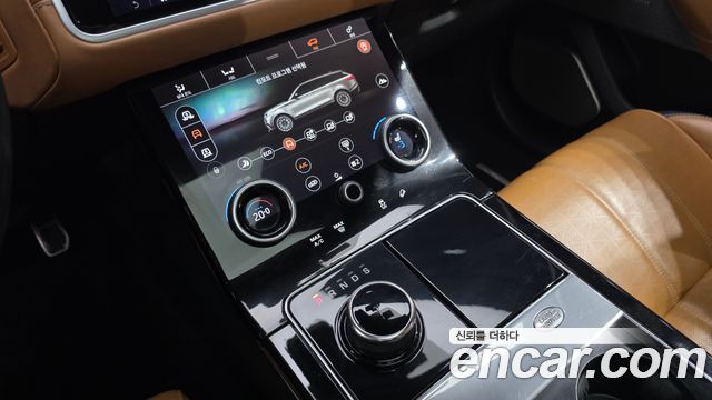 Land Rover Range Rover Velar 2018 — photo 12
