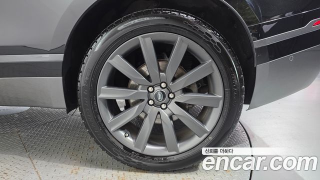 Land Rover Range Rover Velar 2018 — photo 7
