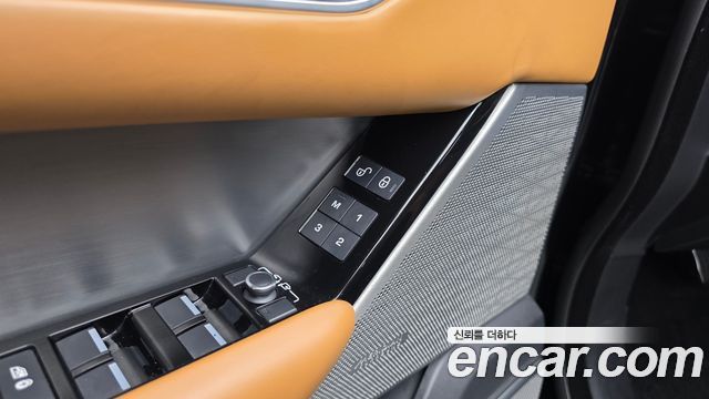 Land Rover Range Rover Velar 2018 — photo 30