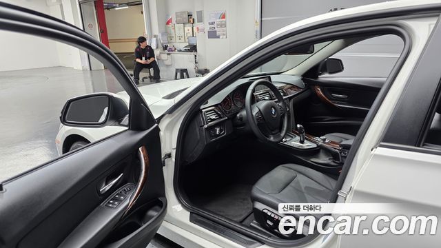 BMW 3-Series 2013 — photo 10