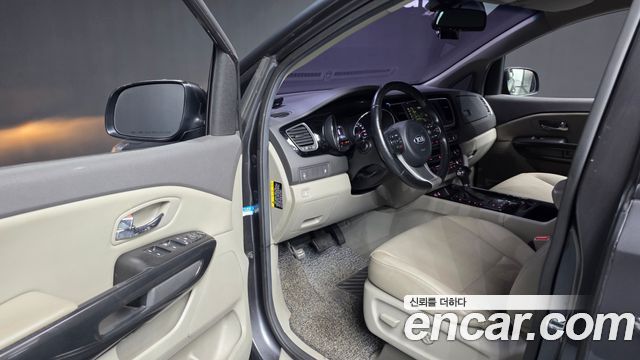 Kia Canival 2016 — photo 10
