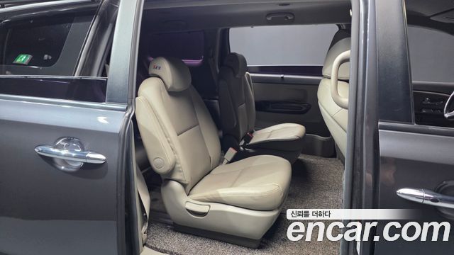Kia Canival 2016 — photo 12