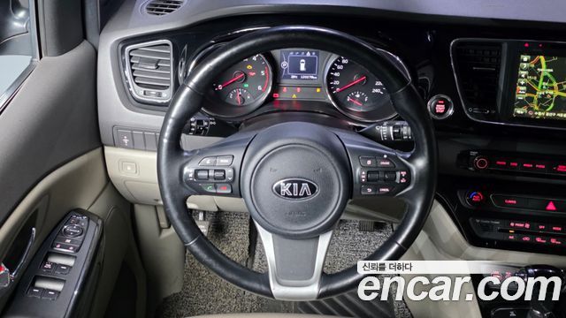 Kia Canival 2016 — photo 13