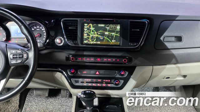 Kia Canival 2016 — photo 14