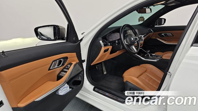 BMW 3-Series 2022 — photo 13