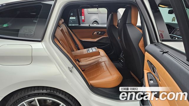 BMW 3-Series 2022 — photo 17