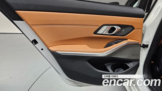 BMW 3-Series 2022 — photo 15
