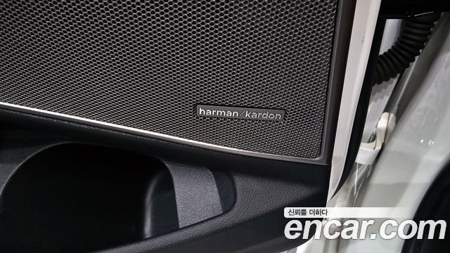 BMW 3-Series 2022 — photo 36
