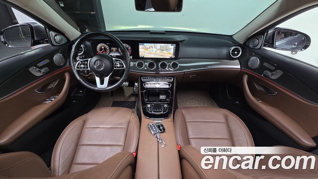 Mercedes-Benz E-Class 2020 — photo 10