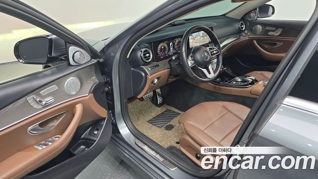Mercedes-Benz E-Class 2020 — photo 13