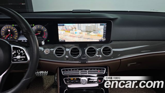 Mercedes-Benz E-Class 2020 — photo 19