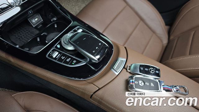 Mercedes-Benz E-Class 2020 — photo 24