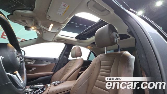 Mercedes-Benz E-Class 2020 — photo 25