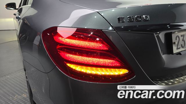 Mercedes-Benz E-Class 2020 — photo 9