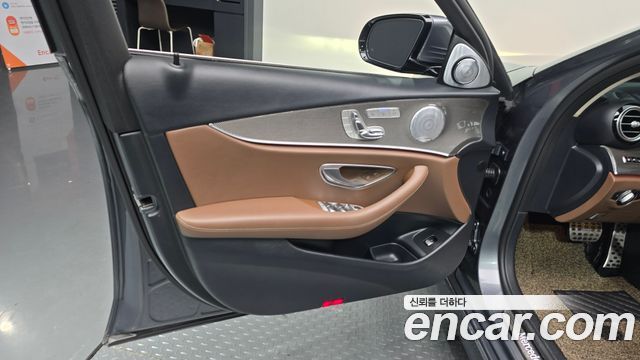 Mercedes-Benz E-Class 2020 — photo 14