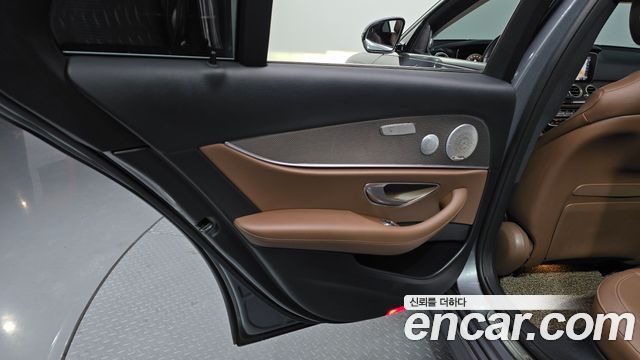 Mercedes-Benz E-Class 2020 — photo 15